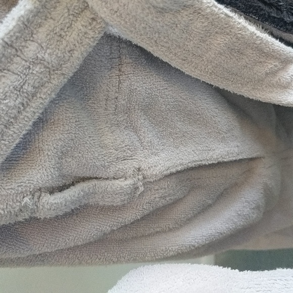 100% cotton,very heavy gray terry robe with teal and navy accent stripes. - Picture 4 of 5